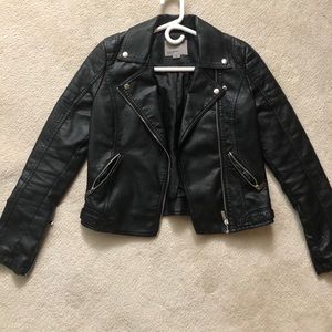 Black pleather jacket! 💓